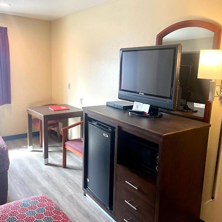 Econo Lodge Inn & Suites Corning Room photo