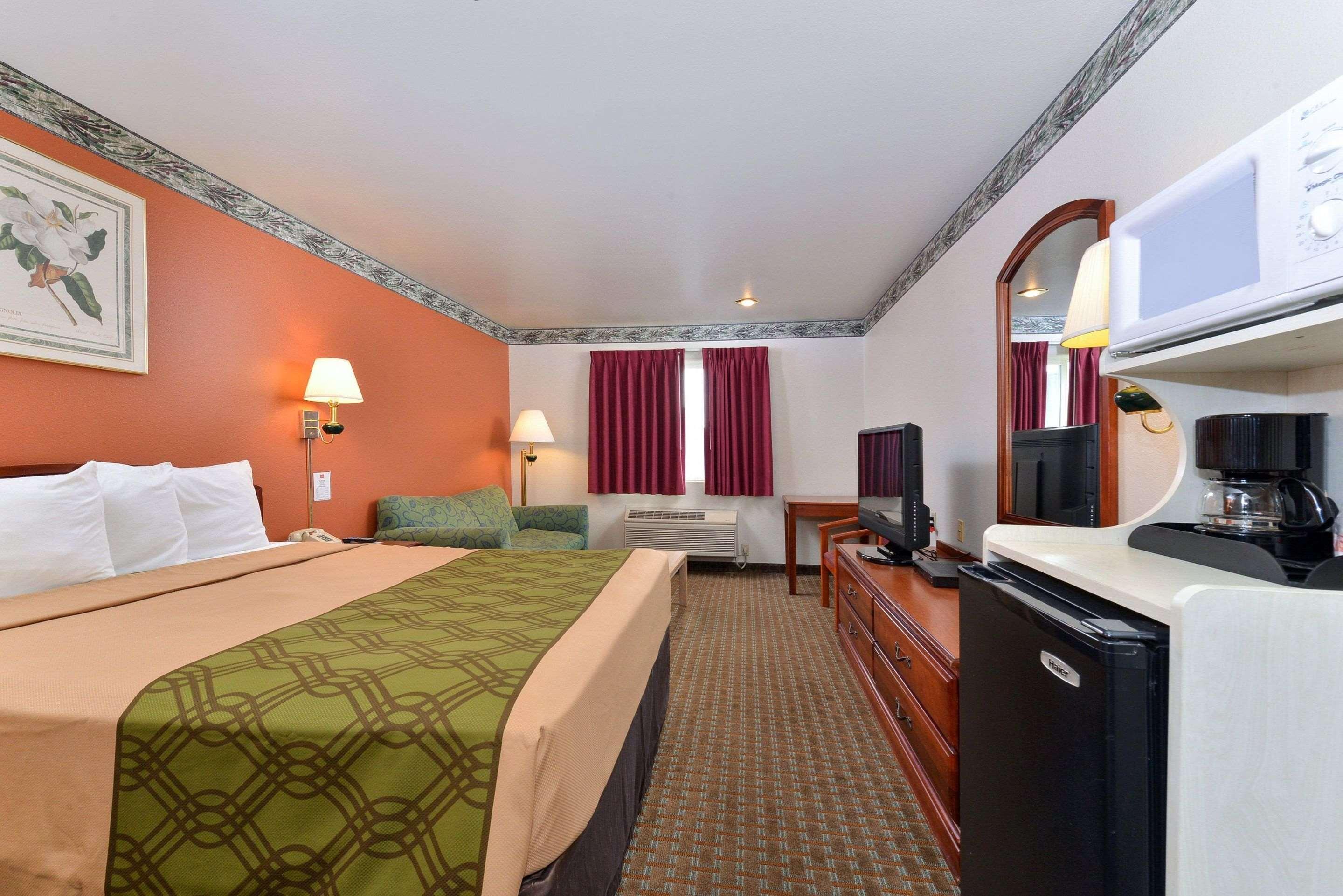 Econo Lodge Inn & Suites Corning Exterior photo