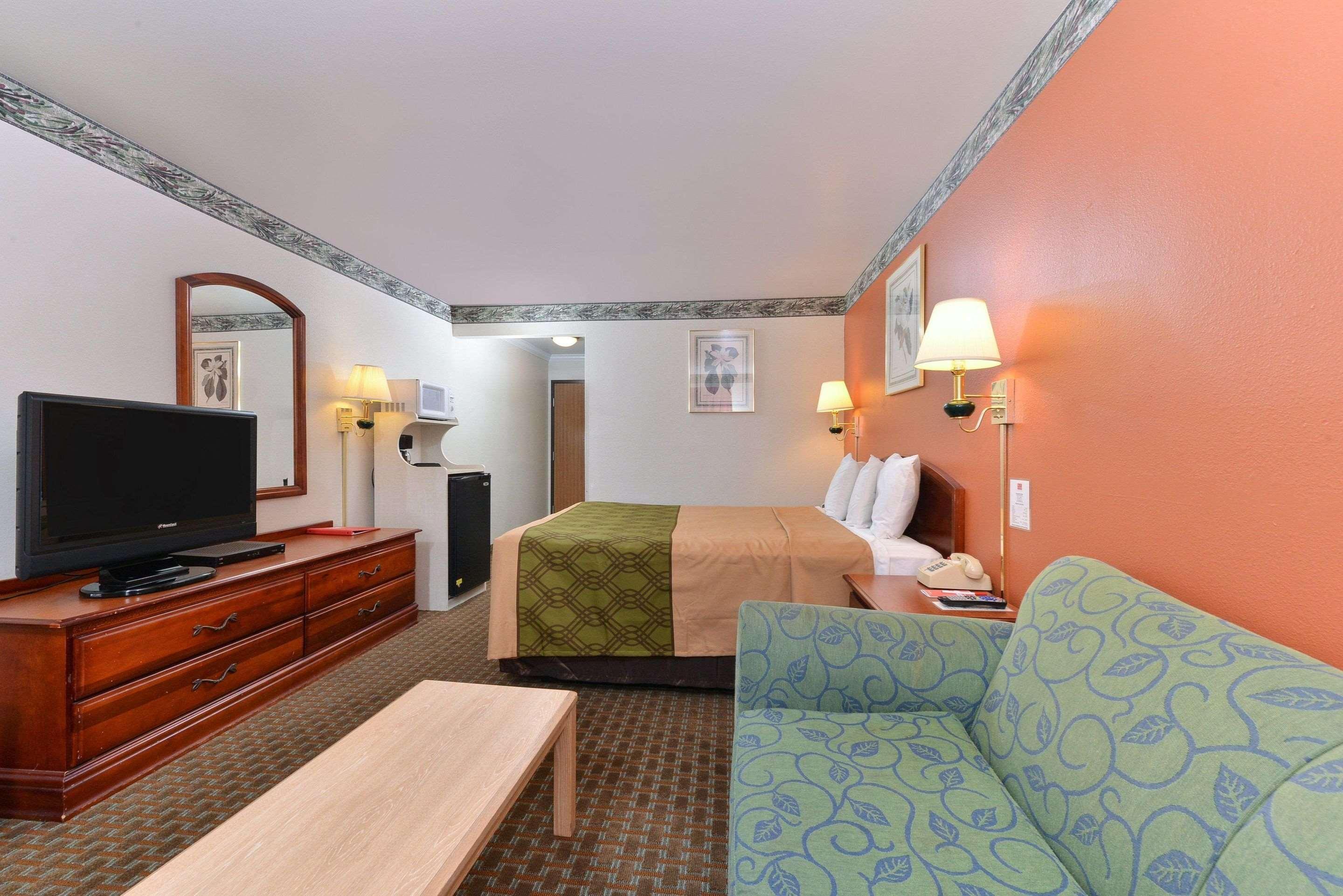 Econo Lodge Inn & Suites Corning Exterior photo