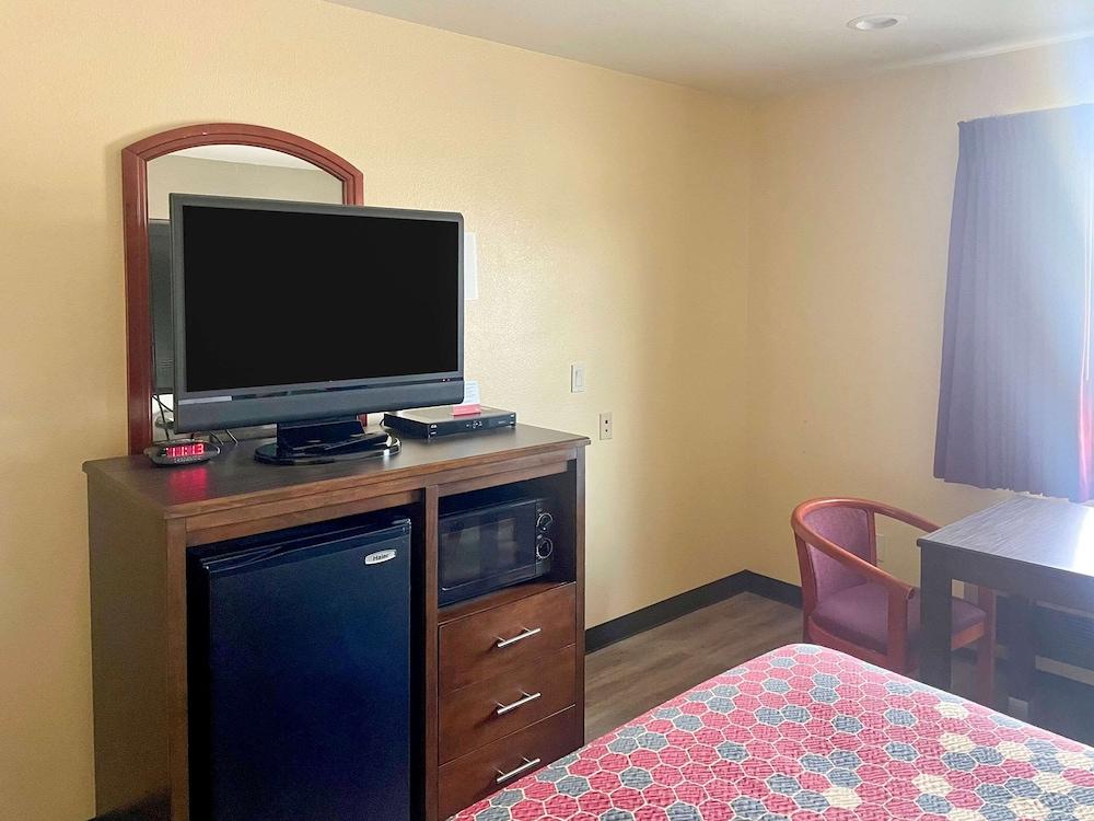 Econo Lodge Inn & Suites Corning Exterior photo